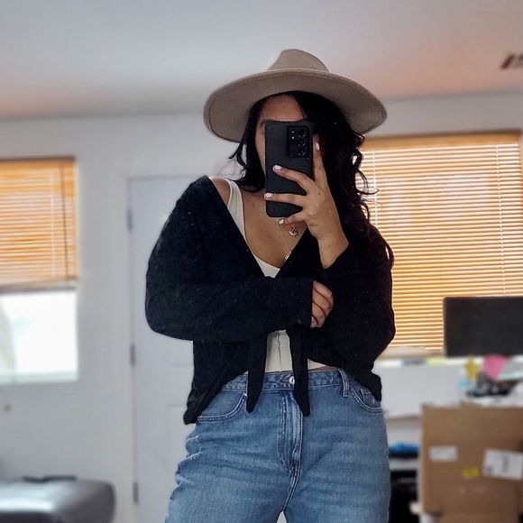 BEHIND THE SCENE'S TOP IN TAUPE TAN - Picture 6 of 7